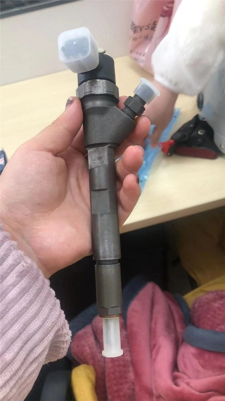 Hot Sale 100% New Injector 0445110059 0986435149 Common Rail Diesel Fuel Injector For Chrysler / Jeep / LDV / VM Motori